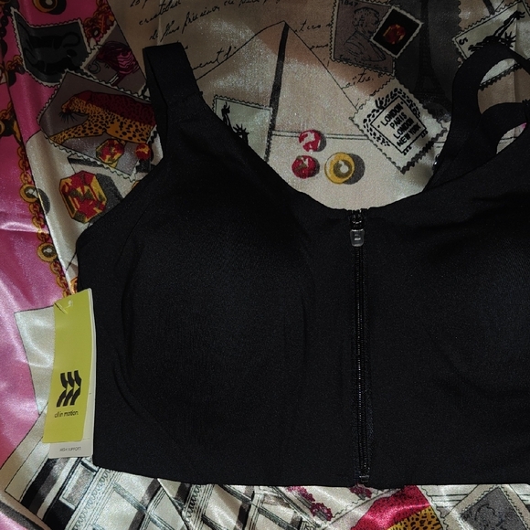 Vibrant Pink High-Impact Sports Bra with Zipper - Picture 5 of 10